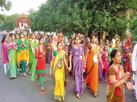 Sing - Sing greetings , lord kanha Born today