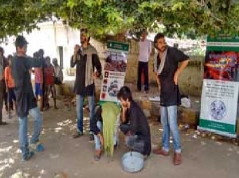 give tips to safty travels in train