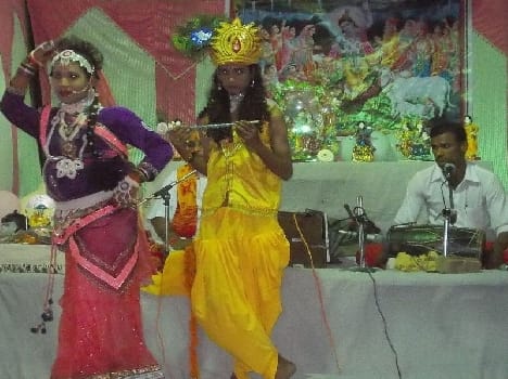The procession, floats the mind tells all