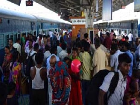 The lure of the crowd candidates junction , trains all the crowd