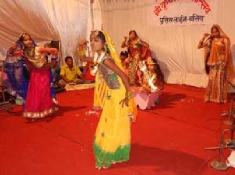 artist dance on devotional songs 