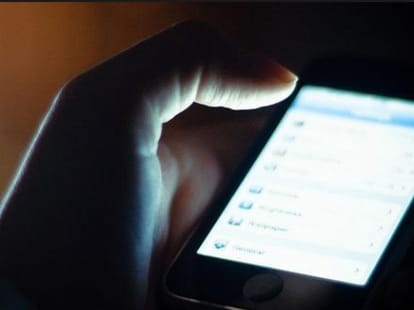 girl committed suicide while talking on phone