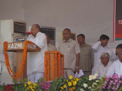 Mulayam Singh gives target to CM Akhilesh Yadav.