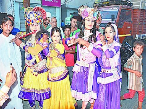 ...chchoti-chchoti gaieya, chchote-chchote gwal