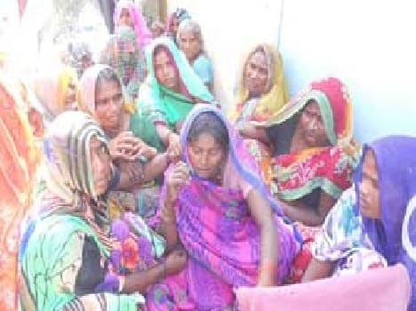 Enraged by the death of the injured worker to village and house