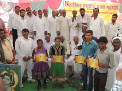 The ceremony in the General Assembly in Bswapur Yadav standing with Medhavion organization officials