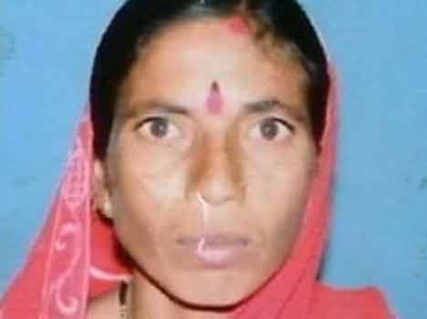 food crisis was in front of five children , mother put herself on fire