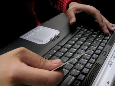 online fraud of 92 thousand from itbp commando wife account