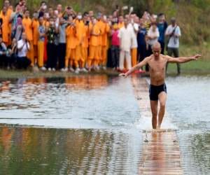 shaolin monk who can run in waters broke his own record