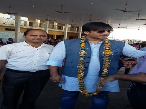 vivek oberoy at sandipani muni school