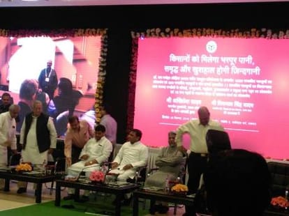 akhilesh yadav says this era is of whatsapp