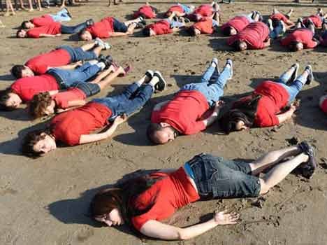 people tribute to aylan kurdi