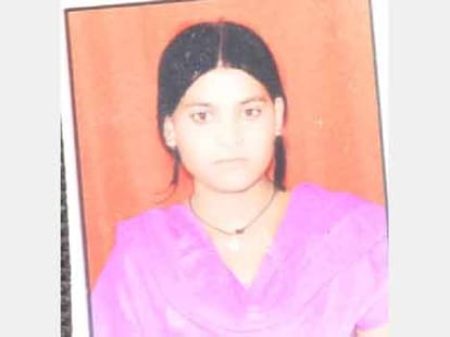 dead body hanged on tree after killing her