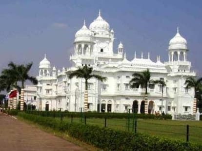 london's doctors refer a special case to lucknow