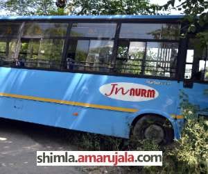 hrtc bus accident at hamirpur, 8 injured.