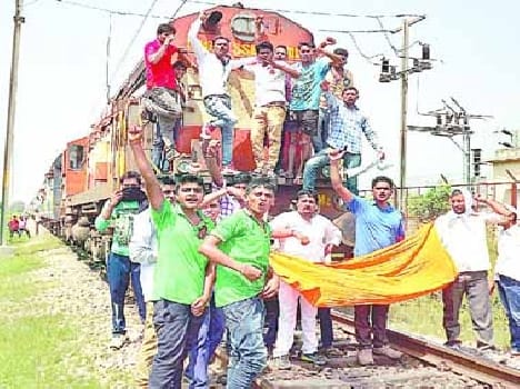 Farmers protesters beaten by police