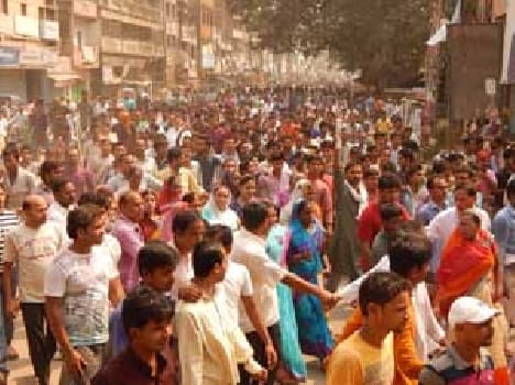 Balia Close : Merchant 's firing , two injured