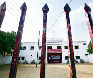 a Jail, without fault six innocent are 'punished'