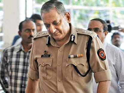 rakesh maria is thinking about resigning