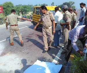 accident in lucknow, one died on spot