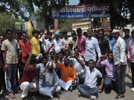 Parasnath , war erupted in the city lawmaker supporters