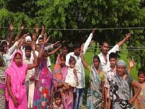 Villagers blocked the canal road performance