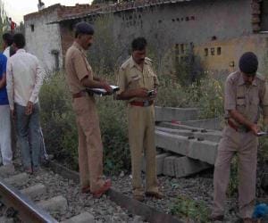 mother and 2 daughter hit by train, dead