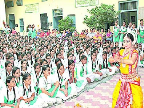 The students got to see the presentation of Odissi dancing