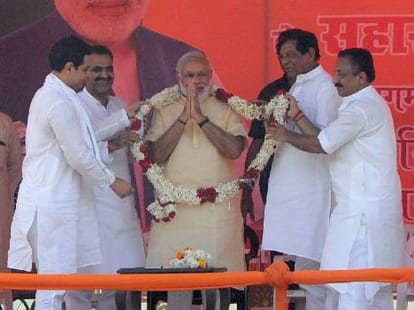 PM Modi praises Mulayam Singh Yadav.