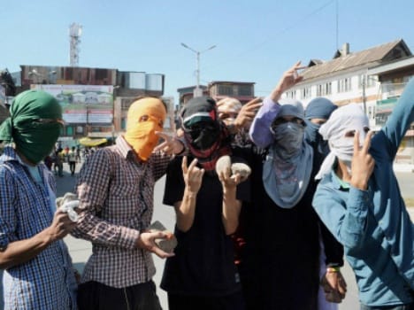 violent protests erupt in srinagar after HC ban on beef