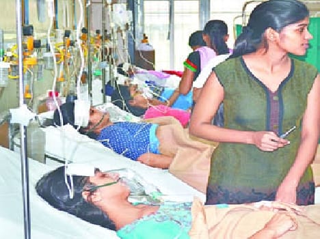 tear gas shells lobbed by policemen in meerut