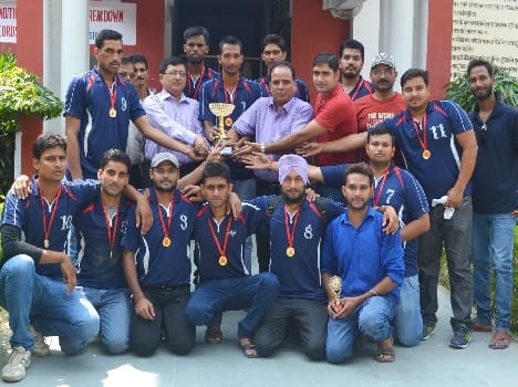 SS college volleyball winning team warm welcome