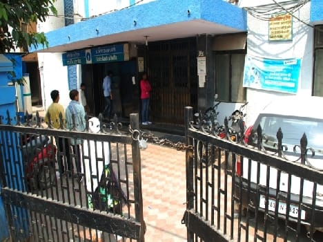 Banks hanging locks, beating back the consumer