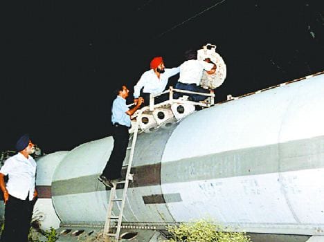 LPG leak from tanker of goods train commotion at railway station