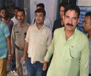 vigilance team arrested officer with bribe.