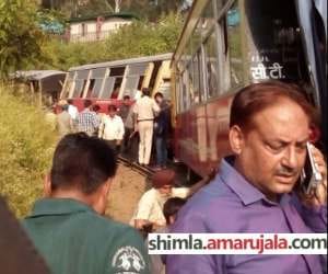 shimla kalka toy train derailed, 2 died.