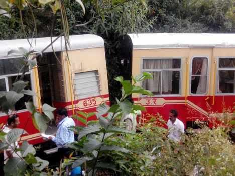 kalka-shimla toy train accident, 2 dead