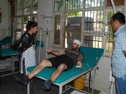 attack on american tourist at rewari junction, injured