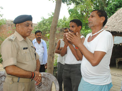 money given to the wife of manoj mishra