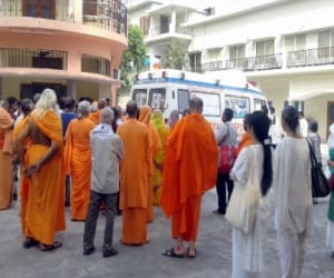 pm modi guru dayanand admitted in hospital.