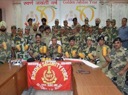 BSF seized heroin of 10 crore from pakistan border