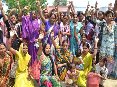 Trainee teachers and assistant teachers dispute between