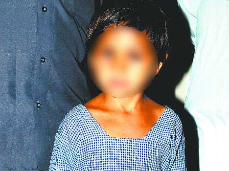 child were not know hindi word, teacher banging her and scrape hair  