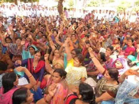 Shikshamitra sit in protest 