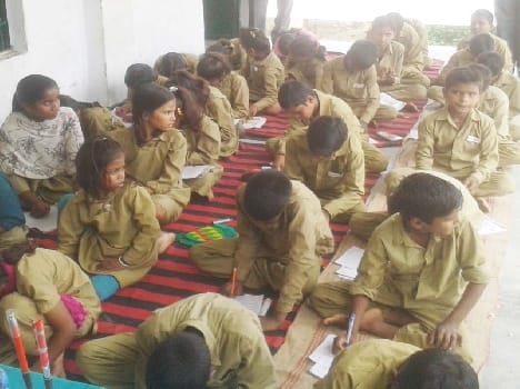 Kamlesh was successful in Hindi language knowledge contest