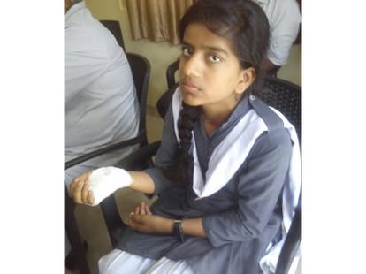brave girl fight with mobester in lucknow