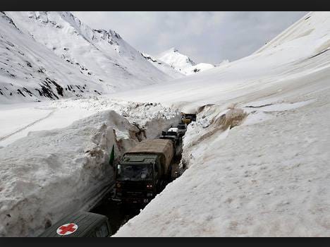 srinagar-leh national highway reopen