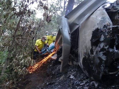 car burnt after accident in dehradun.