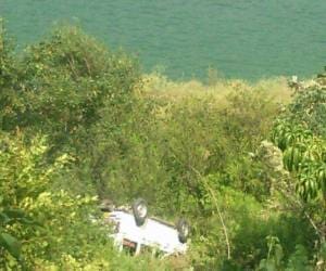 vehicle fell into trench, 10 injured.