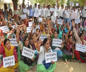 Three shikshamitra died in UP.